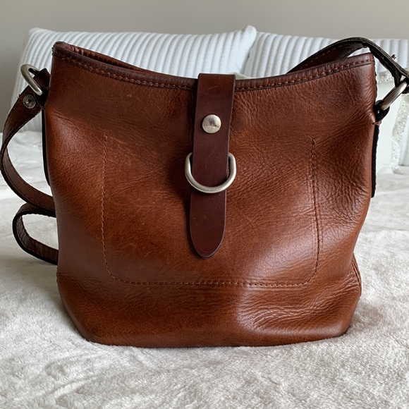 Frye Handbags - FRYE leather Amy brown bucket bag crossbody purse